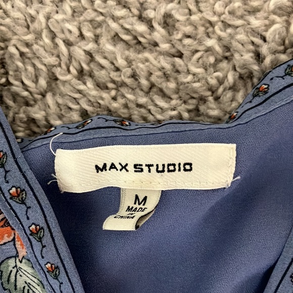 Only tried on and the seams ripped by the cleavage area. - Picture 3 of 3